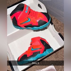 Toddler shoes great condition lebron james